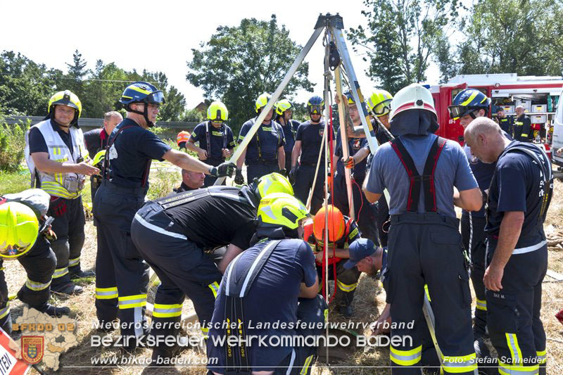 20240710_Aufwendige Menschenrettung aus Kanalsystem in Oberwaltersdorf Foto: Stefan Schneider BFKDO BADEN 20240710_Aufwendige Menschenrettung aus Kanalsystem in Oberwaltersdorf Foto: Stefan Schneider BFKDO BADEN