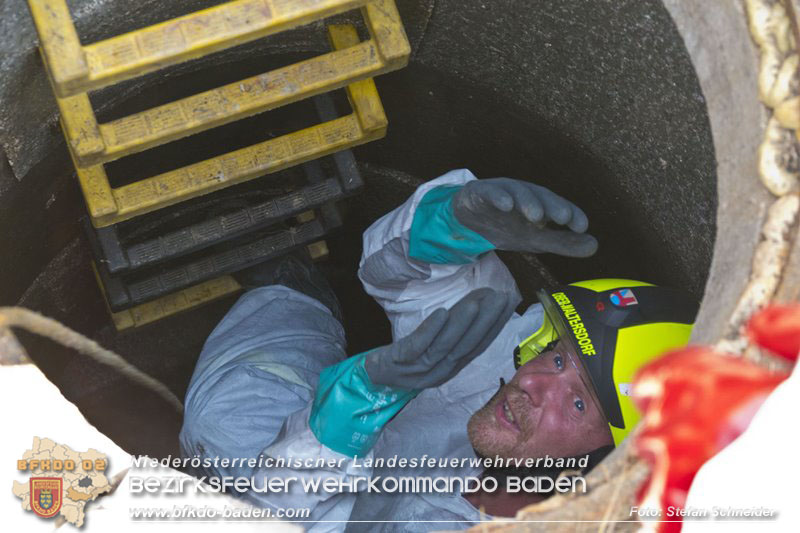 20240710_Aufwendige Menschenrettung aus Kanalsystem in Oberwaltersdorf Foto: Stefan Schneider BFKDO BADEN 20240710_Aufwendige Menschenrettung aus Kanalsystem in Oberwaltersdorf Foto: Stefan Schneider BFKDO BADEN