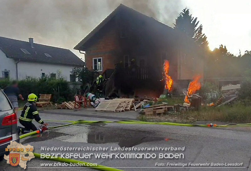 20240719_Brand bei einem Einfamilienhaus in der Badener Haidhofsiedlung Foto: Stefan Wagner FF Baden-Leesdorf 20240719_Brand bei einem Einfamilienhaus in der Badener Haidhofsiedlung Foto: Stefan Wagner FF Baden-Leesdorf