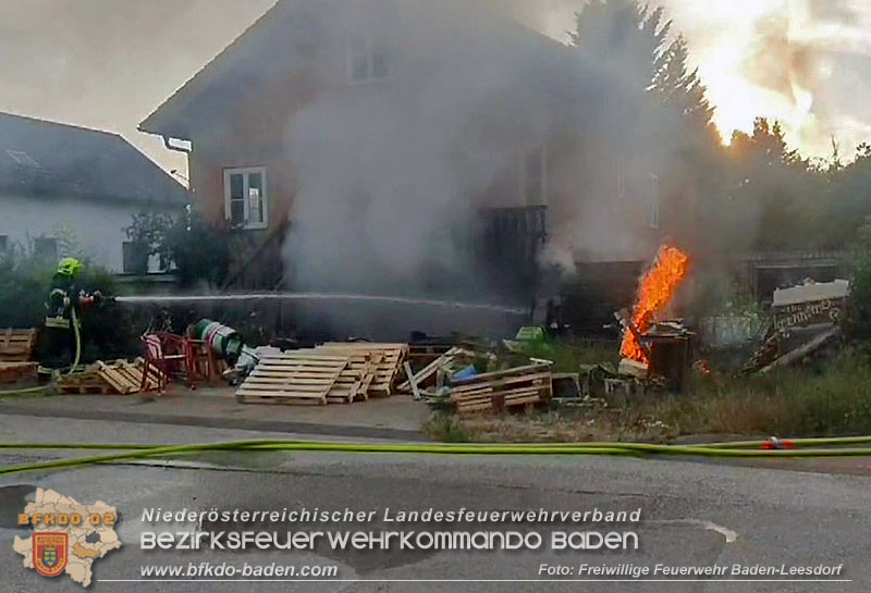 20240719_Brand bei einem Einfamilienhaus in der Badener Haidhofsiedlung Foto: Stefan Wagner FF Baden-Leesdorf 20240719_Brand bei einem Einfamilienhaus in der Badener Haidhofsiedlung Foto: Stefan Wagner FF Baden-Leesdorf