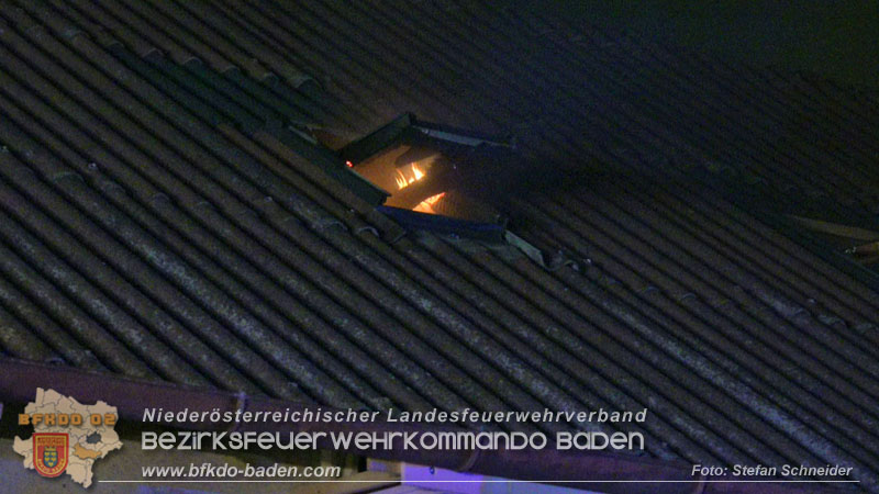 20240725_Nächtlicher Brand in einer Dachgeschoßwohnung in Traiskirchen   Foto: Stefan Schneider BFKDO BADEN