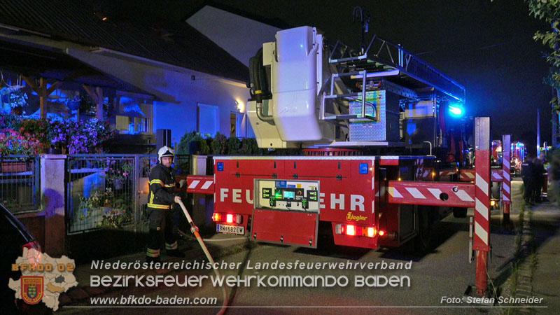 20240725_Nächtlicher Brand in einer Dachgeschoßwohnung in Traiskirchen   Foto: Stefan Schneider BFKDO BADEN
