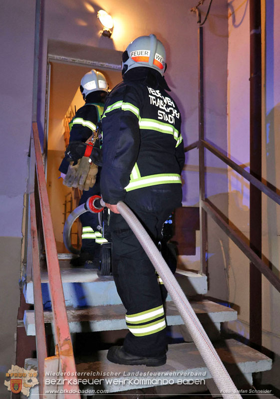 20240725_Nächtlicher Brand in einer Dachgeschoßwohnung in Traiskirchen   Foto: Stefan Schneider BFKDO BADEN