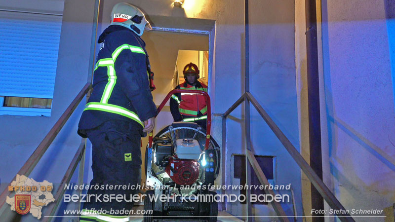 20240725_Nächtlicher Brand in einer Dachgeschoßwohnung in Traiskirchen   Foto: Stefan Schneider BFKDO BADEN