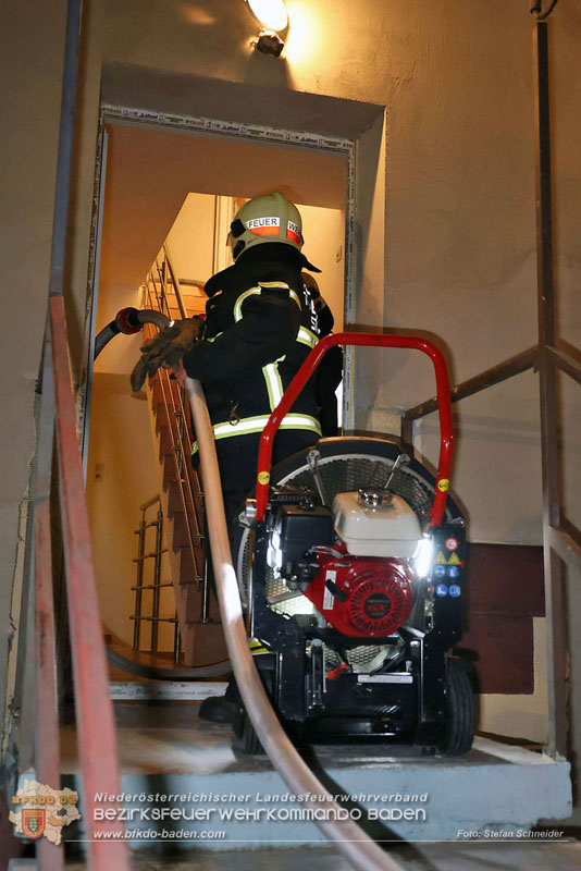 20240725_Nächtlicher Brand in einer Dachgeschoßwohnung in Traiskirchen   Foto: Stefan Schneider BFKDO BADEN