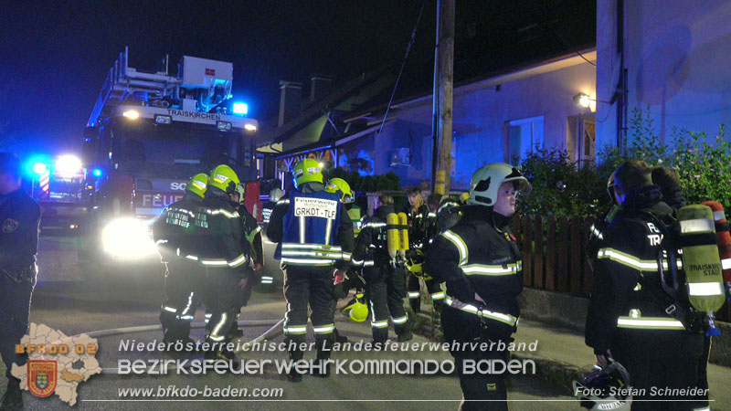 20240725_Nächtlicher Brand in einer Dachgeschoßwohnung in Traiskirchen   Foto: Stefan Schneider BFKDO BADEN