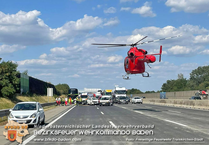 20240729_Schwerer Unfall auf der A2 Traiskirchen kurz vor Abfahrt Baden  Foto: Franz Pölleritzer FF Traiskirchen-Stadt