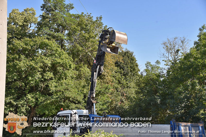20240730_Ladekran geriet in Hochspannungs-Oberleitung bei Pottendorf Foto: Thomas Lenger Monatsrevue.at 20240730_Ladekran geriet in Hochspannungs-Oberleitung bei Pottendorf Foto: Thomas Lenger Monatsrevue.at