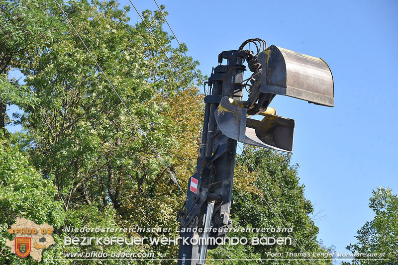 20240730_Ladekran geriet in Hochspannungs-Oberleitung bei Pottendorf Foto: Thomas Lenger Monatsrevue.at 20240730_Ladekran geriet in Hochspannungs-Oberleitung bei Pottendorf Foto: Thomas Lenger Monatsrevue.at