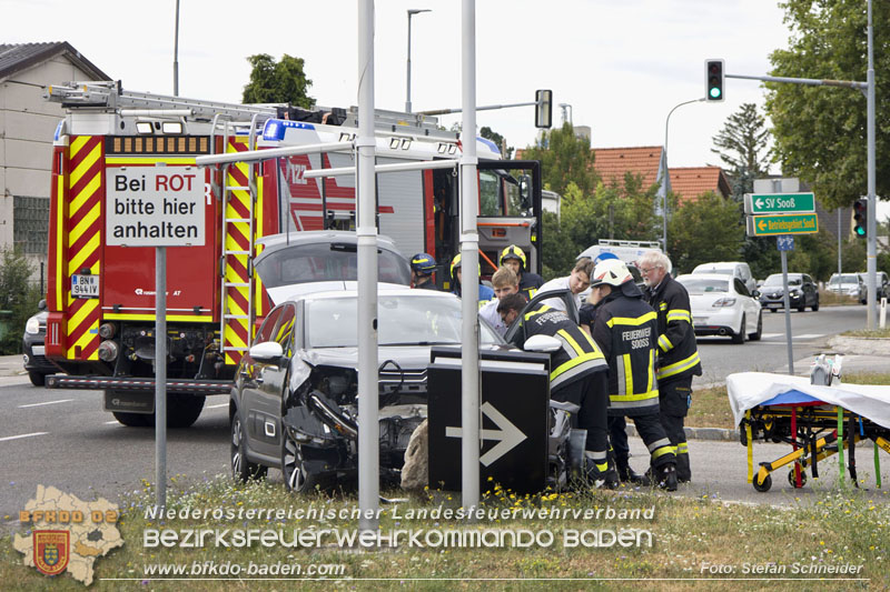 20240805_Personenrettung nach Verkehrsunfall in Sooß Foto: Stefan Schneider BFKDO BADEN 20240805_Personenrettung nach Verkehrsunfall in Sooß Foto: Stefan Schneider BFKDO BADEN