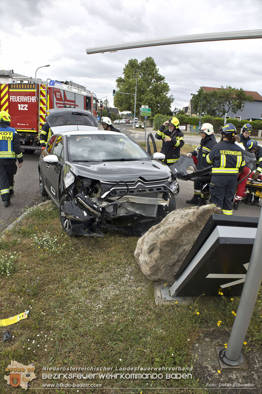 20240805_Personenrettung nach Verkehrsunfall in Sooß Foto: Stefan Schneider BFKDO BADEN 20240805_Personenrettung nach Verkehrsunfall in Sooß Foto: Stefan Schneider BFKDO BADEN