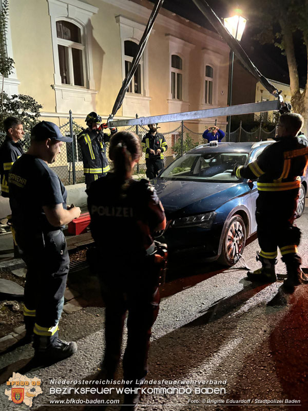 20240806_Feuerwehr und Polizei rettet blinden Passagier aus Pkw in Baden   Foto: © Brigitte Eduardoff / Stadtpolizei Baden