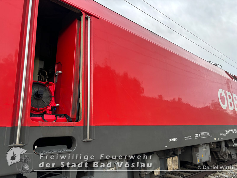 20240808_Brand einer elektrischen Lokomotive am Bahnhof Voeslau Foto: Freiwillige Feuerwehr Stadt Bad Voeslau 20240808_Brand einer elektrischen Lokomotive am Bahnhof Voeslau Foto: Freiwillige Feuerwehr Stadt Bad Voeslau