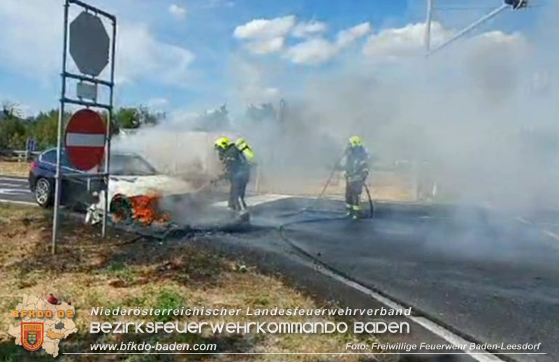 20240809_Fahrzeugbrand A2 bei Abfahrt Traiskirchen RFB Wien Foto: Stefan Wagner FF Baden-Leesdorf 20240809_Fahrzeugbrand A2 bei Abfahrt Traiskirchen RFB Wien Foto: Stefan Wagner FF Baden-Leesdorf