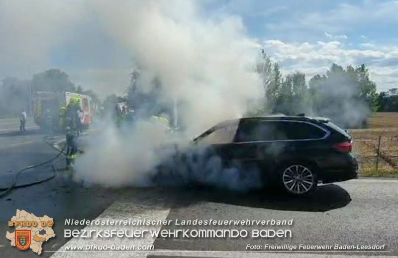 20240809_Fahrzeugbrand A2 bei Abfahrt Traiskirchen RFB Wien  Foto: Stefan Wagner FF Baden-Leesdorf