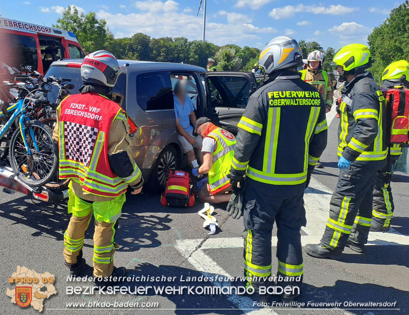 20240811_Verkehrsunfall auf der LB210 Höhe A3 Ebreichsdorf/Oberwaltersdorf  Foto: Freiwillige Feuerwehr Oberwaltersdorf