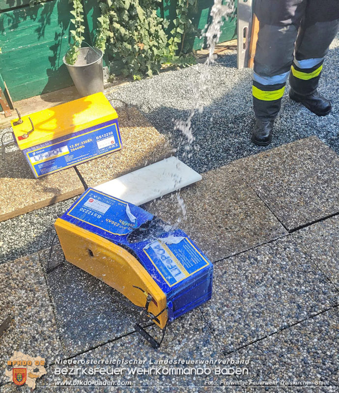 20240813_Brand einer Lithium-Batterie in Kleingartensiedlung  Foto: Freiwillige Feuerwehr Traiskirchen-Stadt / Phillip Hijszeler 