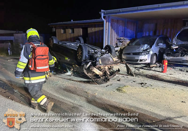 20240821_Verkehrsunfall Fahrzeugüberschlag im Ortsgebiet St.Veit a.d.Triesting   Foto: Presseteam FF St.Veit/Triesting