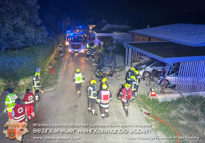 20240821_Verkehrsunfall Fahrzeugüberschlag im Ortsgebiet St.Veit a.d.Triesting   Foto: Presseteam FF St.Veit/Triesting