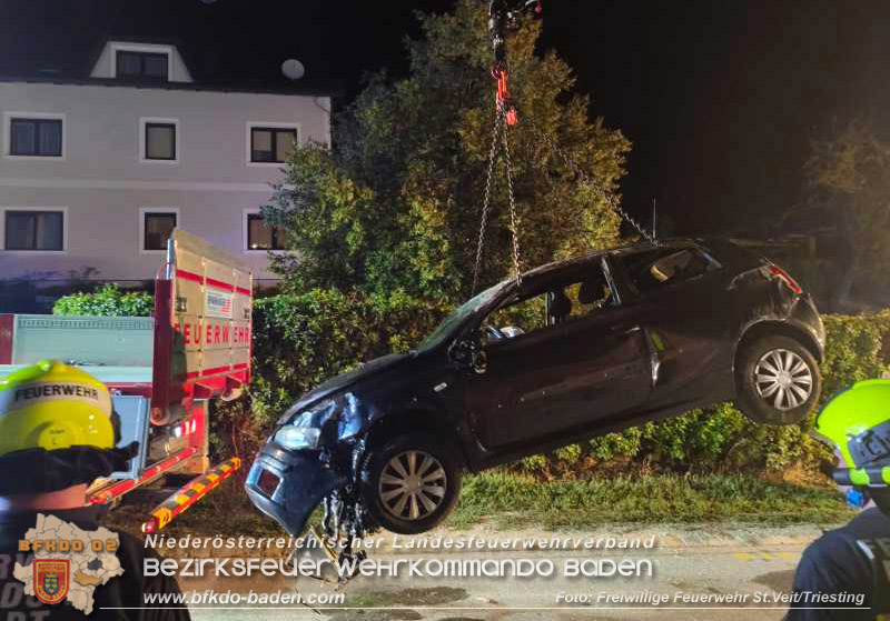 20240821_Verkehrsunfall Fahrzeugüberschlag im Ortsgebiet St.Veit a.d.Triesting   Foto: Presseteam FF St.Veit/Triesting