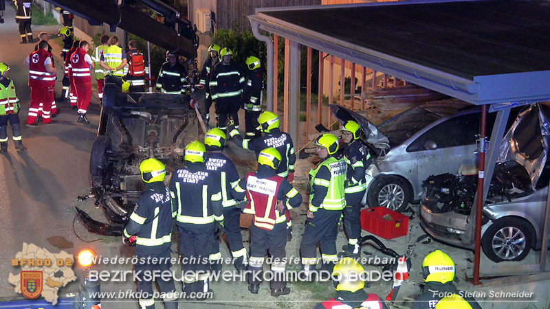 20240821_Verkehrsunfall Fahrzeugüberschlag im Ortsgebiet St.Veit a.d.Triesting   Foto: Stefan Schneider BFKDO BADEN