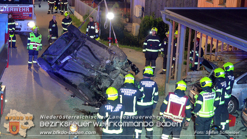 20240821_Verkehrsunfall Fahrzeugüberschlag im Ortsgebiet St.Veit a.d.Triesting   Foto: Stefan Schneider BFKDO BADEN