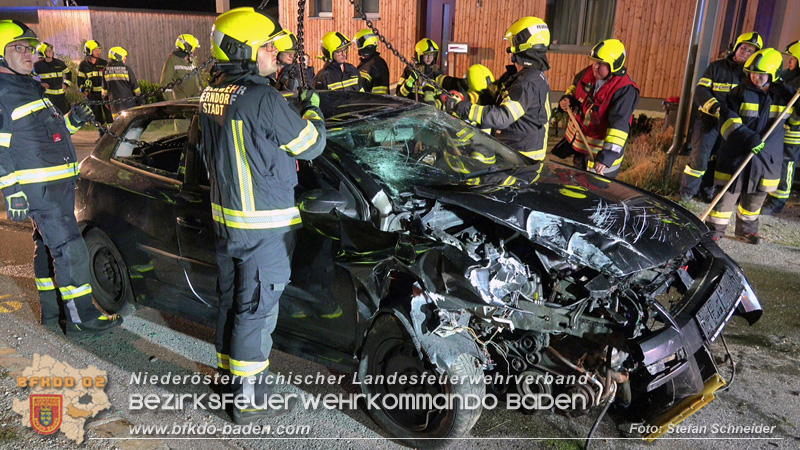 20240821_Verkehrsunfall Fahrzeugüberschlag im Ortsgebiet St.Veit a.d.Triesting   Foto: Stefan Schneider BFKDO BADEN