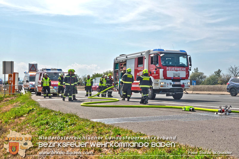20240823_LKW-Brand auf der A2 im Gemeindegebiet Traiskirchen   Foto: Stefan Schneider BFKDO BADEN
