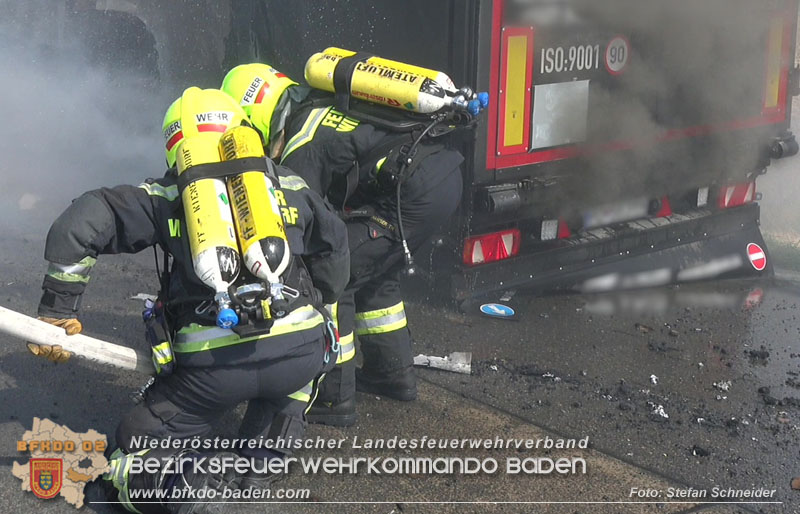 20240823_LKW-Brand auf der A2 im Gemeindegebiet Traiskirchen   Foto: Stefan Schneider BFKDO BADEN