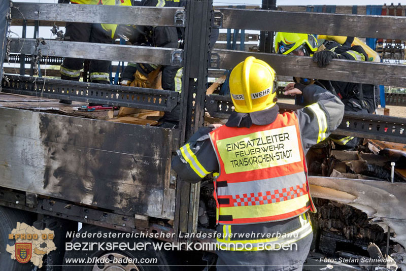 20240823_LKW-Brand auf der A2 im Gemeindegebiet Traiskirchen Foto: Stefan Schneider BFKDO BADEN