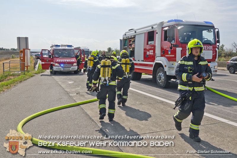 20240823_LKW-Brand auf der A2 im Gemeindegebiet Traiskirchen Foto: Stefan Schneider BFKDO BADEN