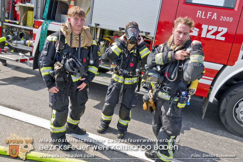 20240823_LKW-Brand auf der A2 im Gemeindegebiet Traiskirchen Foto: Stefan Schneider BFKDO BADEN