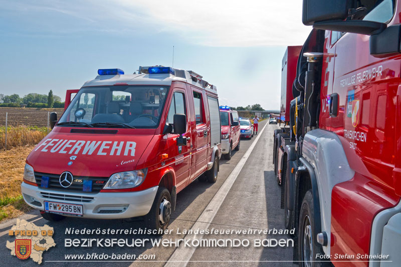 20240823_LKW-Brand auf der A2 im Gemeindegebiet Traiskirchen Foto: Stefan Schneider BFKDO BADEN