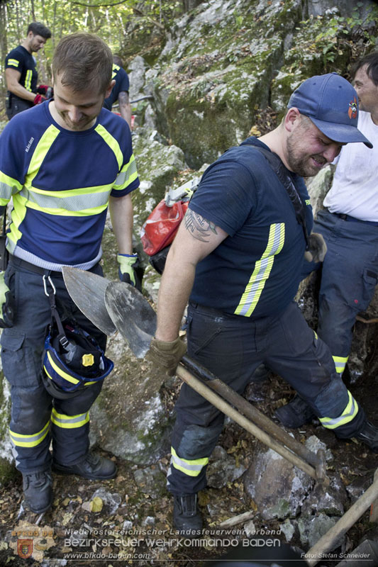 20240907_Spotty nach über 50 Stunden durch Feuerwehr aus Felshöhle in Baden gerettet Foto: Stefan Schneider BFKDO BADEN