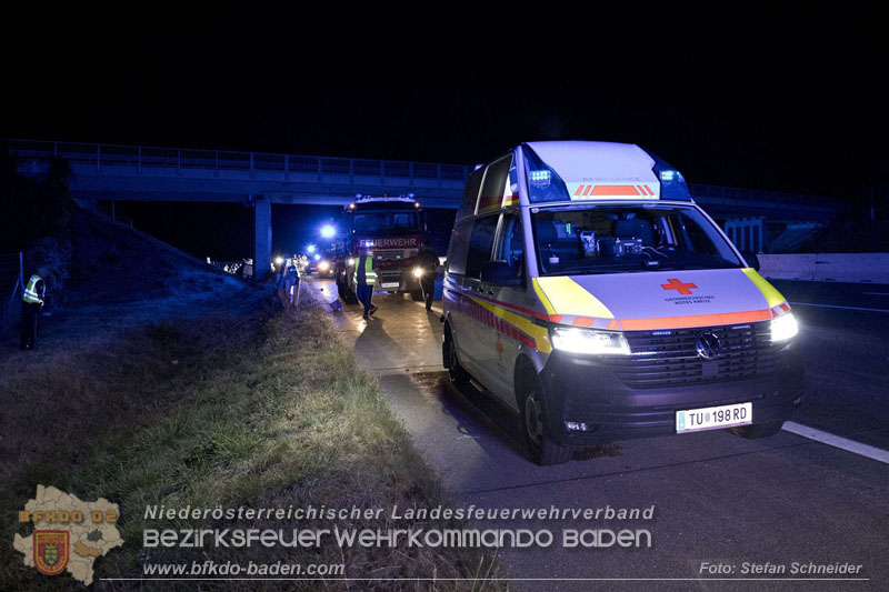 20240908_Kleinbus verunfallt auf der A2 bei Traiskirchen - acht Verletzte und ein Todesopfer Foto: Stefan Schneider BFKDO BADEN 20240908_Kleinbus verunfallt auf der A2 bei Traiskirchen - acht Verletzte und ein Todesopfer Foto: Stefan Schneider BFKDO BADEN