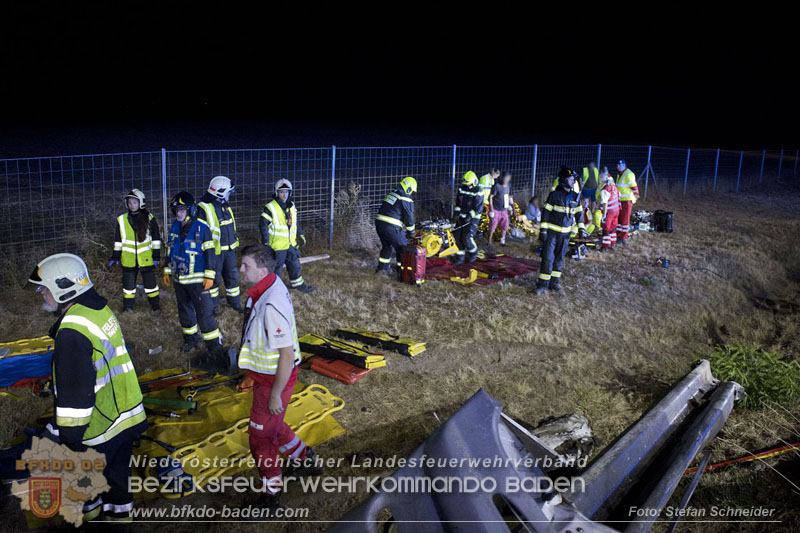 20240908_Kleinbus verunfallt auf der A2 bei Traiskirchen - acht Verletzte und ein Todesopfer Foto: Stefan Schneider BFKDO BADEN 20240908_Kleinbus verunfallt auf der A2 bei Traiskirchen - acht Verletzte und ein Todesopfer Foto: Stefan Schneider BFKDO BADEN