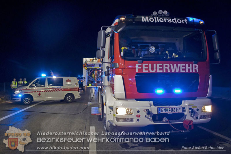 20240908_Kleinbus verunfallt auf der A2 bei Traiskirchen - acht Verletzte und ein Todesopfer Foto: Stefan Schneider BFKDO BADEN 20240908_Kleinbus verunfallt auf der A2 bei Traiskirchen - acht Verletzte und ein Todesopfer Foto: Stefan Schneider BFKDO BADEN