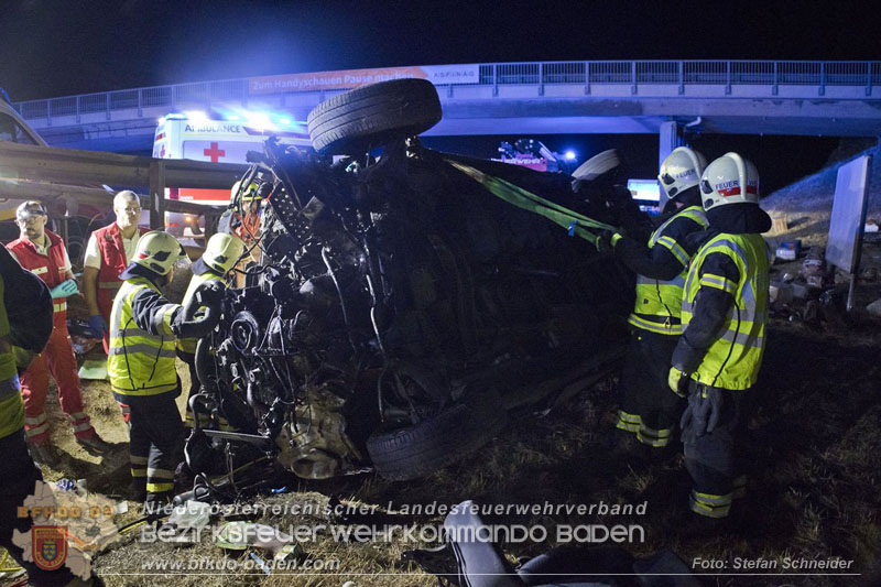 20240908_Kleinbus verunfallt auf der A2 bei Traiskirchen - acht Verletzte und ein Todesopfer Foto: Stefan Schneider BFKDO BADEN 20240908_Kleinbus verunfallt auf der A2 bei Traiskirchen - acht Verletzte und ein Todesopfer Foto: Stefan Schneider BFKDO BADEN