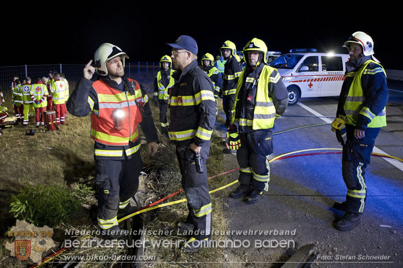 20240908_Kleinbus verunfallt auf der A2 bei Traiskirchen - acht Verletzte und ein Todesopfer Foto: Stefan Schneider BFKDO BADEN 20240908_Kleinbus verunfallt auf der A2 bei Traiskirchen - acht Verletzte und ein Todesopfer Foto: Stefan Schneider BFKDO BADEN