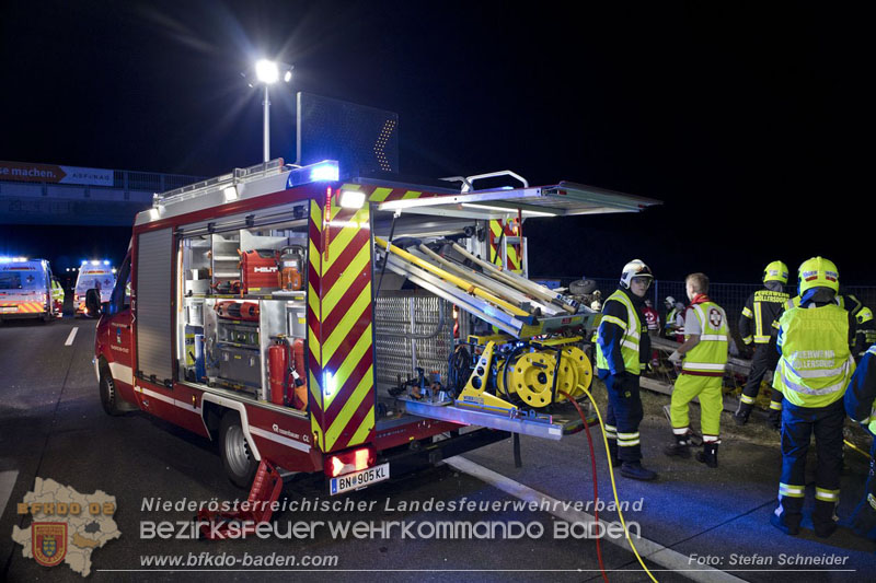 20240908_Kleinbus verunfallt auf der A2 bei Traiskirchen - acht Verletzte und ein Todesopfer Foto: Stefan Schneider BFKDO BADEN 20240908_Kleinbus verunfallt auf der A2 bei Traiskirchen - acht Verletzte und ein Todesopfer Foto: Stefan Schneider BFKDO BADEN