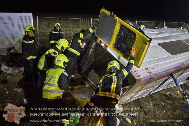 20240908_Kleinbus verunfallt auf der A2 bei Traiskirchen - acht Verletzte und ein Todesopfer Foto: Stefan Schneider BFKDO BADEN 20240908_Kleinbus verunfallt auf der A2 bei Traiskirchen - acht Verletzte und ein Todesopfer Foto: Stefan Schneider BFKDO BADEN