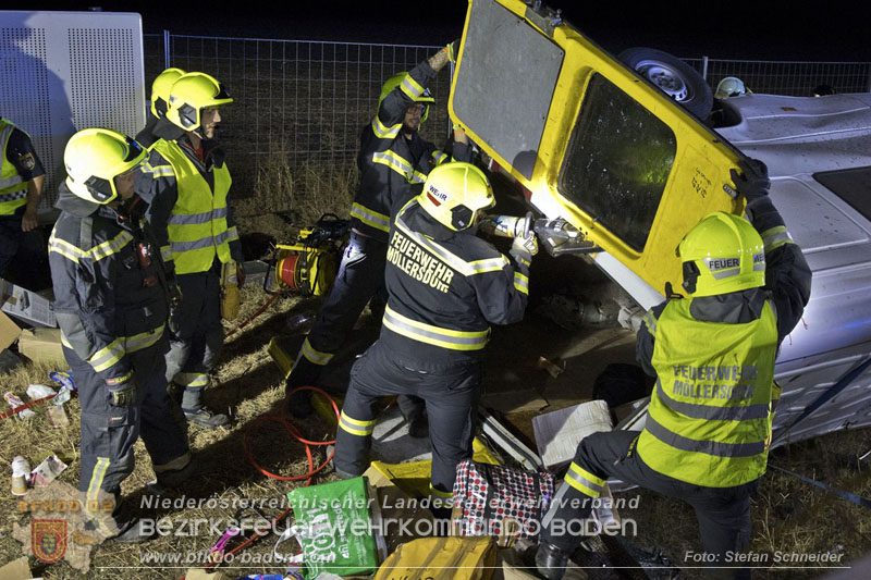 20240908_Kleinbus verunfallt auf der A2 bei Traiskirchen - acht Verletzte und ein Todesopfer Foto: Stefan Schneider BFKDO BADEN 20240908_Kleinbus verunfallt auf der A2 bei Traiskirchen - acht Verletzte und ein Todesopfer Foto: Stefan Schneider BFKDO BADEN