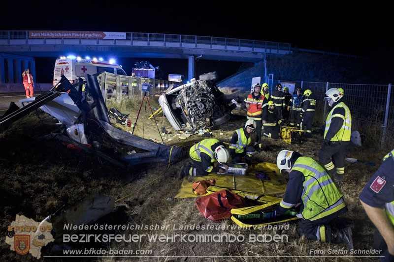 20240908_Kleinbus verunfallt auf der A2 bei Traiskirchen - acht Verletzte und ein Todesopfer Foto: Stefan Schneider BFKDO BADEN 20240908_Kleinbus verunfallt auf der A2 bei Traiskirchen - acht Verletzte und ein Todesopfer Foto: Stefan Schneider BFKDO BADEN