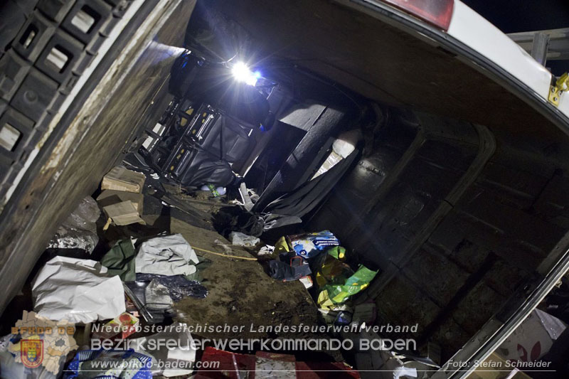 20240908_Kleinbus verunfallt auf der A2 bei Traiskirchen - acht Verletzte und ein Todesopfer Foto: Stefan Schneider BFKDO BADEN 20240908_Kleinbus verunfallt auf der A2 bei Traiskirchen - acht Verletzte und ein Todesopfer Foto: Stefan Schneider BFKDO BADEN