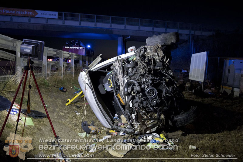 20240908_Kleinbus verunfallt auf der A2 bei Traiskirchen - acht Verletzte und ein Todesopfer Foto: Stefan Schneider BFKDO BADEN 20240908_Kleinbus verunfallt auf der A2 bei Traiskirchen - acht Verletzte und ein Todesopfer Foto: Stefan Schneider BFKDO BADEN