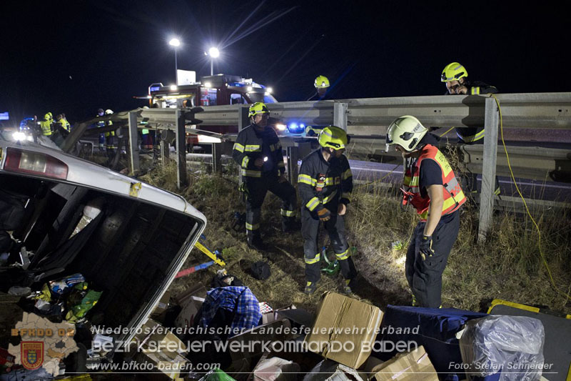 20240908_Kleinbus verunfallt auf der A2 bei Traiskirchen - acht Verletzte und ein Todesopfer Foto: Stefan Schneider BFKDO BADEN 20240908_Kleinbus verunfallt auf der A2 bei Traiskirchen - acht Verletzte und ein Todesopfer Foto: Stefan Schneider BFKDO BADEN