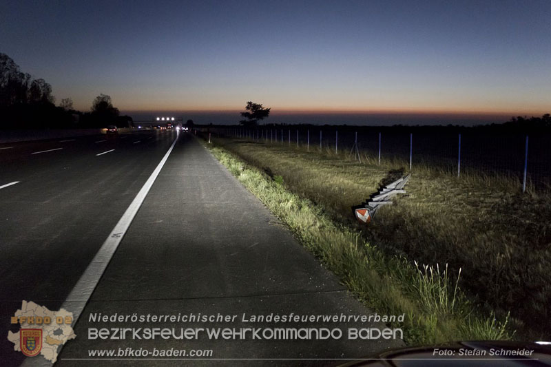 20240908_Kleinbus verunfallt auf der A2 bei Traiskirchen - acht Verletzte und ein Todesopfer Foto: Stefan Schneider BFKDO BADEN 20240908_Kleinbus verunfallt auf der A2 bei Traiskirchen - acht Verletzte und ein Todesopfer Foto: Stefan Schneider BFKDO BADEN