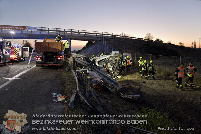 20240908_Kleinbus verunfallt auf der A2 bei Traiskirchen - acht Verletzte und ein Todesopfer Foto: Stefan Schneider BFKDO BADEN 20240908_Kleinbus verunfallt auf der A2 bei Traiskirchen - acht Verletzte und ein Todesopfer Foto: Stefan Schneider BFKDO BADEN