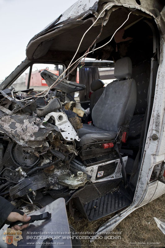 20240908_Kleinbus verunfallt auf der A2 bei Traiskirchen - acht Verletzte und ein Todesopfer Foto: Stefan Schneider BFKDO BADEN 20240908_Kleinbus verunfallt auf der A2 bei Traiskirchen - acht Verletzte und ein Todesopfer Foto: Stefan Schneider BFKDO BADEN