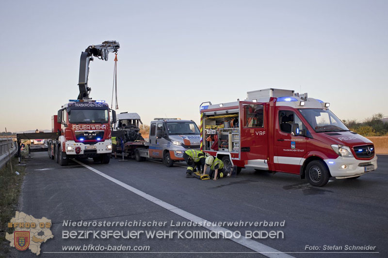 20240908_Kleinbus verunfallt auf der A2 bei Traiskirchen - acht Verletzte und ein Todesopfer Foto: Stefan Schneider BFKDO BADEN 20240908_Kleinbus verunfallt auf der A2 bei Traiskirchen - acht Verletzte und ein Todesopfer Foto: Stefan Schneider BFKDO BADEN